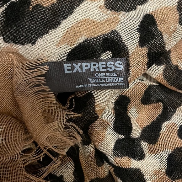 EXPRESS Cheetah Scarf - NWOT - Picture 2 of 4